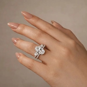 Bague de fiançailles en argent 925 avec moissanite taille ovale et alliance de mariage taille poire plaquée or jaune et blanc pour femme. - Product Image 1