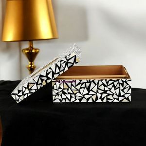 Boîte à bijoux élégante en MDF et résine avec un style décoratif unique pour un rangement sécurisé des accessoires précieux - Product Image 1