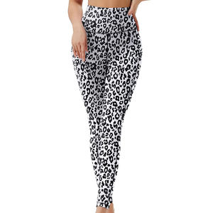 Leggings de yoga à taille haute, longueur intégrale, imprimé léopard, avec poches, extensibles dans quatre sens, en spandex et polyester - Product Image 2
