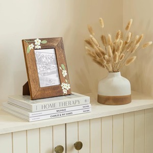 Cadre photo en bois de manguier très demandé pour la présentation sur table, salon, chambre, bureau, disponible à prix abordable - Product Image 1