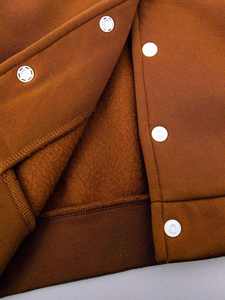Chaqueta Varsity de Invierno Unisex con Logotipo Bordado Personalizado, Chaqueta Letterman Transpirable y Cálida - Product Image 5