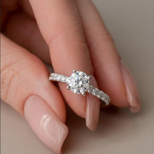 Prix d'usine, design fabuleux, haute qualité, bague solitaire de mariage en or blanc 18 carats avec diamant véritable taille brillant et sertissage à griffes pour - Product Image 1