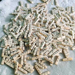 Dados de juego de cuatro caras hechos a mano con hueso de búfalo blanco D4 para juegos de mesa a precio económico. - Product Image 6