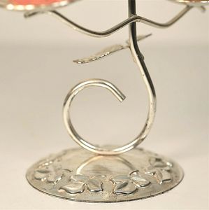 Portavelas de resina y metal, perfectos para crear una atmósfera relajante durante las tardes o las noches tranquilas. - Product Image 4