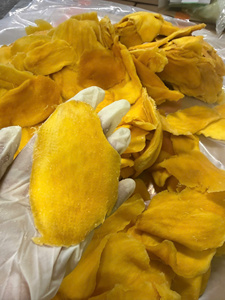 Tranches de mangue séchée Keo, coupées en gros morceaux, pour la consommation alimentaire et les boissons, fabrication et exportation du Vietnam. - Product Image 1