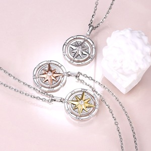 Collier pendentif boussole étoile du Nord de luxe pour hommes et femmes, breloque boussole en cristal sertie de pierres, plaqué or blanc 18 carats en acier inoxydable - Product Image 3
