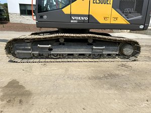 Excavadora de cadenas Volvo EC300EL de alta eficiencia con componentes HYDAC, control PLC y capacidad de cazo de 8 m³ - Product Image 5