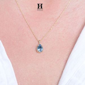 Elegante colgante de piedra azul con corte de pera en oro macizo – Joyería fina - Product Image 3