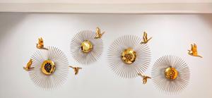 Décoration murale moderne en métal motif soleil éclatant avec oiseaux en vol pour salon et couloir, idéale pour les intérieurs de villas et de complexes hôteliers, provenance Inde - Product Image 6