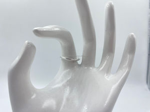 Mejor precio Anillo de plata vintage Detalles intrincados Brazaletes de plata modernos para mujeres Elegancia atemporal con perla de moda - Product Image 2