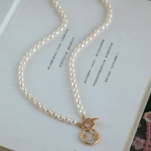 Collar de Perlas de Agua Dulce Francesas, Cadena de Clavícula con Cierre OT Ligero de Lujo en Oro de 14K, Collares con Colgante Elegantes y Modernos - Product Image 4