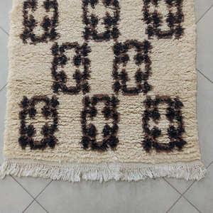 Tapis noué à la main de luxe marocain en laine noire et beige, rembourré, résistant aux taches, antidérapant, à poils longs, pour prière, salon, hôtel - Product Image 6