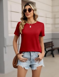 Camiseta de Cuello Redondo para Mujer con Estampado Atrevido, Manga Corta, Corte Regular, Diseño Creativo y Moderno - Product Image 5