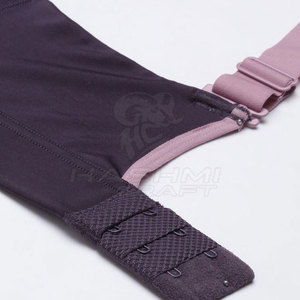 Sujetador deportivo elegante hecho de tela de secado rápido con correas traseras ajustables para un ajuste perfecto, ideal para entrenamientos en el gimnasio. - Product Image 6