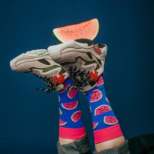 Chaussettes graphiques streetwear, chaussettes personnalisées imprimées, motifs audacieux inspirés du hip-hop, accessoires de mode inspirés du skateboard - Product Image 3