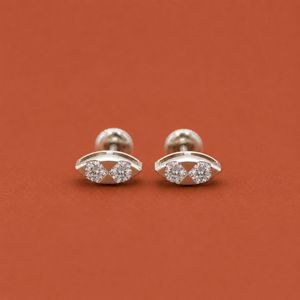 ต่างหูเพชรทรงกลมคู่ทำจากเงินสเตอร์ลิง ของขวัญสำหรับเธอ - Product Image 1