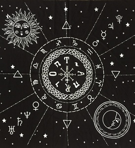 Nappe d'autel en coton Pentagramme Soleil Lune Triple Lune Triquetra Spirituelle Faite à la main Housse de table carrée Faite à la main par des artisans indiens - Product Image 4