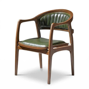 Fauteuil moderne en noyer massif avec dossier incurvé et revêtement en cuir PU, chaise de salle à manger faite à la main par Toan Phong - Product Image 4