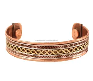 ขายส่งสร้อยข้อมือทองแดงแม่เหล็กชีวภาพขนาดใหญ่แบบกําหนดเองสําหรับผู้ชายและผู้หญิงเครื่องปาร์ตี้ในราคาที่สมเหตุสมผลโดย LUXURY CRAFTS - Product Image 1