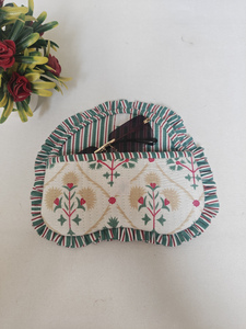 Estuche para gafas de sol rectangular acolchado estilo bohemio para mujer |   Estuche para Gafas Hecho a Mano de Algodón Suave con Volantes - Product Image 3