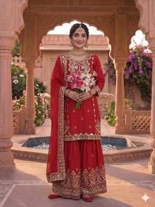 Ensemble de luxe en soie Chinon avec broderies lourdes, comprenant un haut, un pantalon Sharara Palazzo à coupe ample et une dupatta, pour tenue de fête pour femmes - Product Image 1