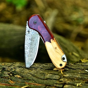 Navaja de Bolsillo Plegable de Acero de Damasco Hecha a Mano Personalizada OEM de Alta Calidad 58HRC con Mango de Madera de Resina y 3 Años de Garantía Pasha Enterprises - Product Image 3