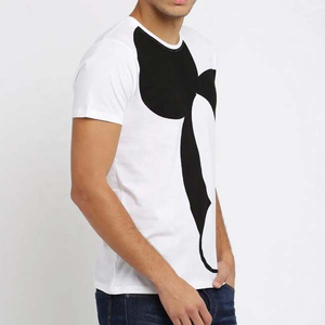 Camiseta Blanca de Manga Corta para Hombre con Estampado del Personaje de Mickey Mouse, Corte Regular, Cuello Redondo, Informal, de Algodón - Product Image 3