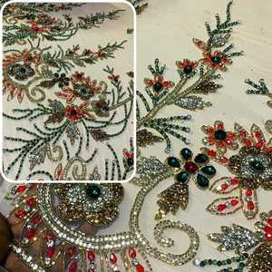 ผ้าทูลล์ปักเลื่อมทองคำแบบสั่งทำพิเศษ ประดับด้วยลูกปัด คริสตัล และงานปักมืออย่างประณีต สำหรับชุดราตรีสุดหรูจากแฟชั่นเฮาส์ - Product Image 3