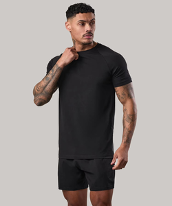 ชุดเสื้อยืดลำลองแฟชั่นสำหรับผู้ชาย เสื้อคอกลมแขนสั้นสำหรับฤดูร้อน เหมาะสำหรับใส่ในบ้านและกิจกรรมกลางแจ้ง พร้อมกางเกงขาสั้น - Product Image 3