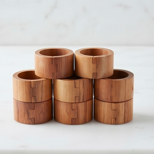 Élégant porte-serviettes en bois pour la décoration de table, idéal pour les fêtes et l'usage quotidien. - Product Image 3