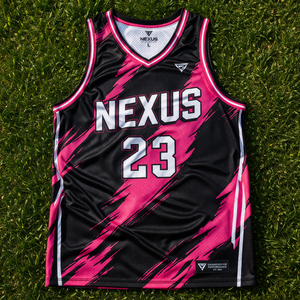 เสื้อบาสเก็ตบอลทีมโรงเรียนแบบสั่งทำพิเศษ แห้งเร็ว ระบายอากาศได้ดี ผ้าโพลีเอสเตอร์ 100% ปักชื่อและหมายเลขผู้เล่นตามสั่ง - Product Image 1