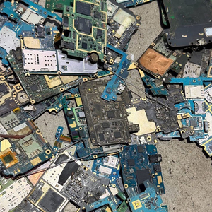 Déchets de téléphones portables : Composants précieux, y compris déchets électroniques, déchets de CPU, déchets de moteurs (rotors et stators), déchets de fonctionnalités (crashers). Recyclage personnalisé. - Product Image 1