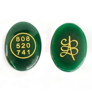 Vente en gros ALIZA AGATE EXPORTS Pierre de poche ovale en jade vert naturel, gravée double face avec motif Zibu, polie, cadeau promotionnel - Product Image 1