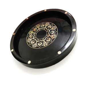 Bandeja de Servir de Resina Negra de Lujo con Mandala Dorado, Bandeja Decorativa Redonda para Mesa de Centro, Decoración con Detalles de Metal Mixto - Product Image 3