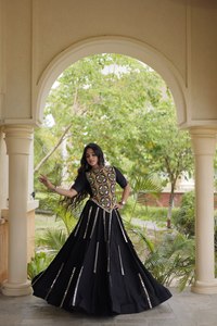 Lehenga Choli noir long jusqu'au sol avec broderies miroir, robe de mariage indienne traditionnelle pour femmes - Product Image 3