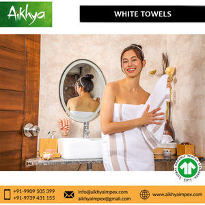 Serviette de bain blanche ultra douce et luxueuse, conçue avec un tissu éponge haute densité pour une efficacité de séchage améliorée - Product Image 3