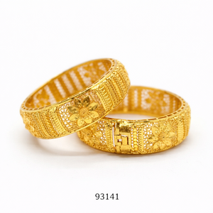 เครื่องประดับหรูหรา MOLL JEWELLERS กำไลข้อมือผู้หญิงชุบทอง 24K ประดับเพชรซิร์คอน ดีไซน์ดอกไม้ทันสมัย แบบกว้าง ลวดลายฉลุละเอียดอ่อน - Product Image 6