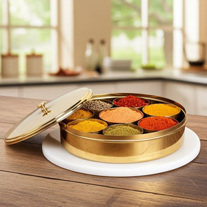 Boîte à épices en laiton personnalisée, forme ronde avec 7 compartiments, finition martelée - Product Image 4