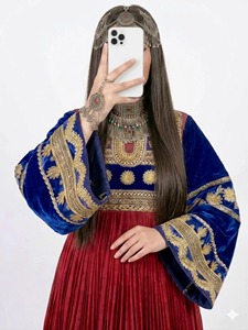 Robe traditionnelle pashtun pour femmes, robe décontractée verte plissée en velours, manches brodées violettes, robe longue ethnique afghane tribale - Product Image 4