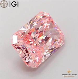 Diamant de laboratoire cultivé CVD de 4,02 carats, taille Radiant, certifié IGI, clarté VS2, couleur rose vif fantaisie, pour la création de bijoux uniques - Product Image 3