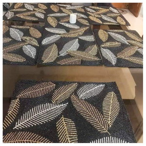 Napperons perlés noirs et dorés, broderie artisanale lourde à motif feuille, sets de table en perles de verre faits à la main, vente en gros - Product Image 1