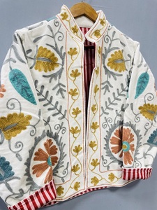Veste en laine florale brodée à la main de qualité supérieure, col montant, manches longues, style décontracté chaud pour l'automne - Product Image 5