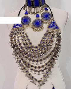 Collar choker tribal afgano real con piedras de lapislázuli azul intenso, cadenas de plata antigua, dijes de hoja, hecho a mano, estilo bohemio. - Product Image 1