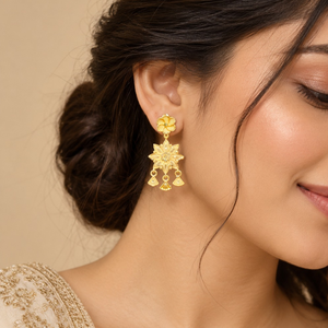 Ensemble collier et boucles d'oreilles florales plaquées or pour femmes |   Bijoux de mariage indiens traditionnels, tendance, pour les mariages et les fêtes - Product Image 2