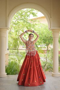 Conjunto de Lehenga Choli de Algodón para Mujer, Estampado Étnico Indio, con Trabajo de Gota Patti y Espejos, Especial para Navratri - Product Image 5