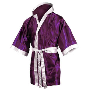Robe de boxe personnalisée pour la marche au ring – Satin premium à capuche, légère, écologique et personnalisable - Product Image 5