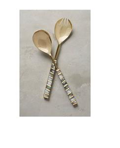 Ensemble cuillère et fourchette à salade en métal poli miroir, design contemporain, idéal pour une table à manger moderne. - Product Image 2