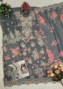 Ensemble Salwar pour femme en mousseline brodée, avec dupatta à motif Kota imprimé numériquement, travail de sequins sur le col et bas en Santoon mat. Livraison rapide. - Product Image 3