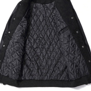 Vente en gros Veste Letterman côtelée contrastée avec broderie à bouton pression Vestes d'université de baseball à manches longues en cuir pour femmes - Product Image 3