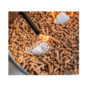 Granulés de bois de qualité supérieure à faible teneur en cendres et à haute valeur calorique, conditionnés en sacs de quarante livres pour le chauffage résidentiel - Product Image 4